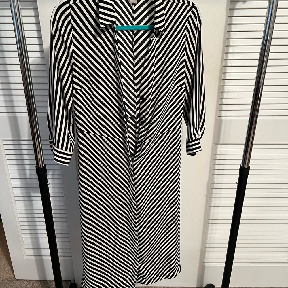 H&M Black and White Chevron Long Sleeve Dress
